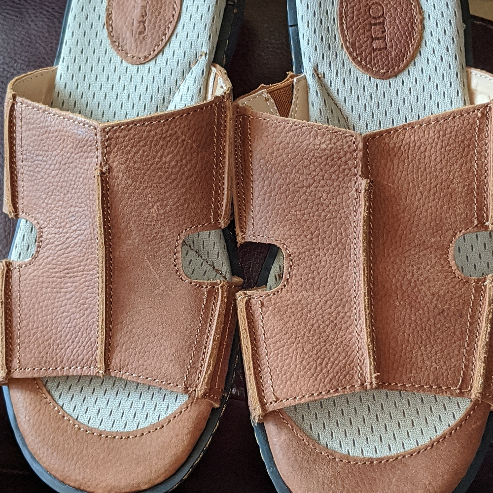 Born boys sandals